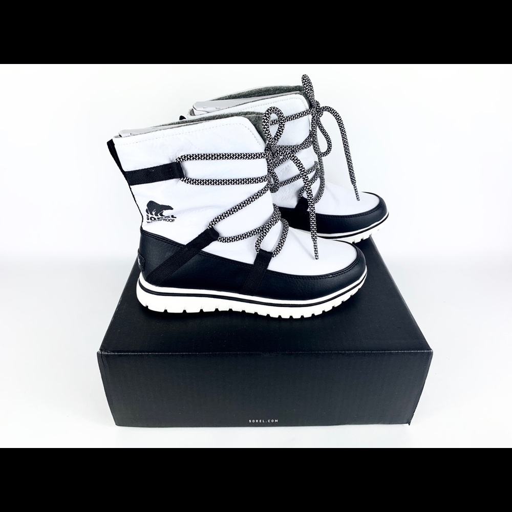 Sorel Cozy Explorer Waterproof Boots Woman’s size6